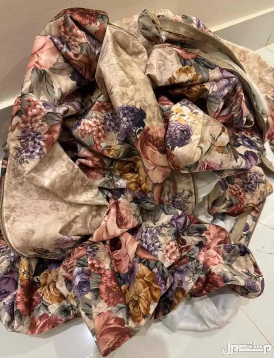 كنب مستعمل للبيع طقمين في الرياض بسعر 800 ريال سعودي