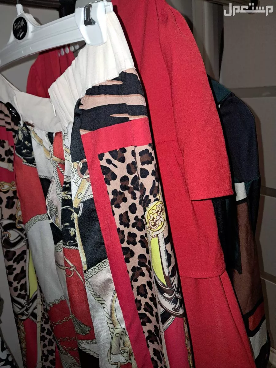 فستان مريح وجميل ويستاهل وطقم تنوره وبلوزه لا يفوتكم يابنات لايوجد توصيل تحويل قبل الإستلام اللي يبيها يجي يخذها