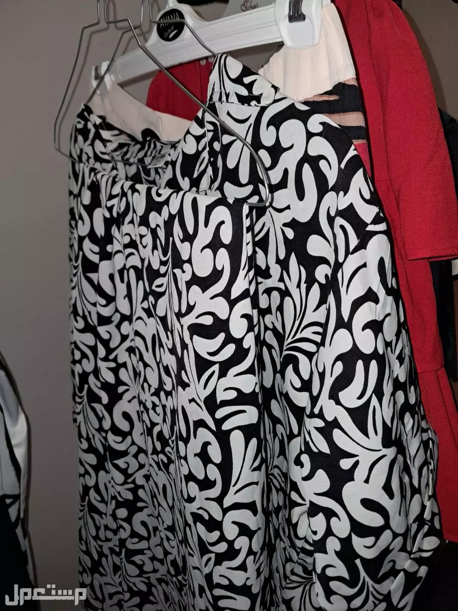 فستان مريح وجميل ويستاهل وطقم تنوره وبلوزه لا يفوتكم يابنات لايوجد توصيل تحويل قبل الإستلام اللي يبيها يجي يخذها