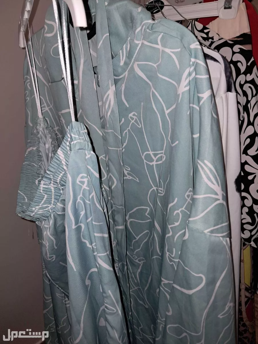 فستان مريح وجميل ويستاهل وطقم تنوره وبلوزه لا يفوتكم يابنات لايوجد توصيل تحويل قبل الإستلام اللي يبيها يجي يخذها
