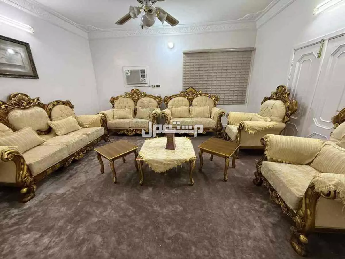 للبيع طقم كنب كلاسيكي فاخر بسعر مناسب