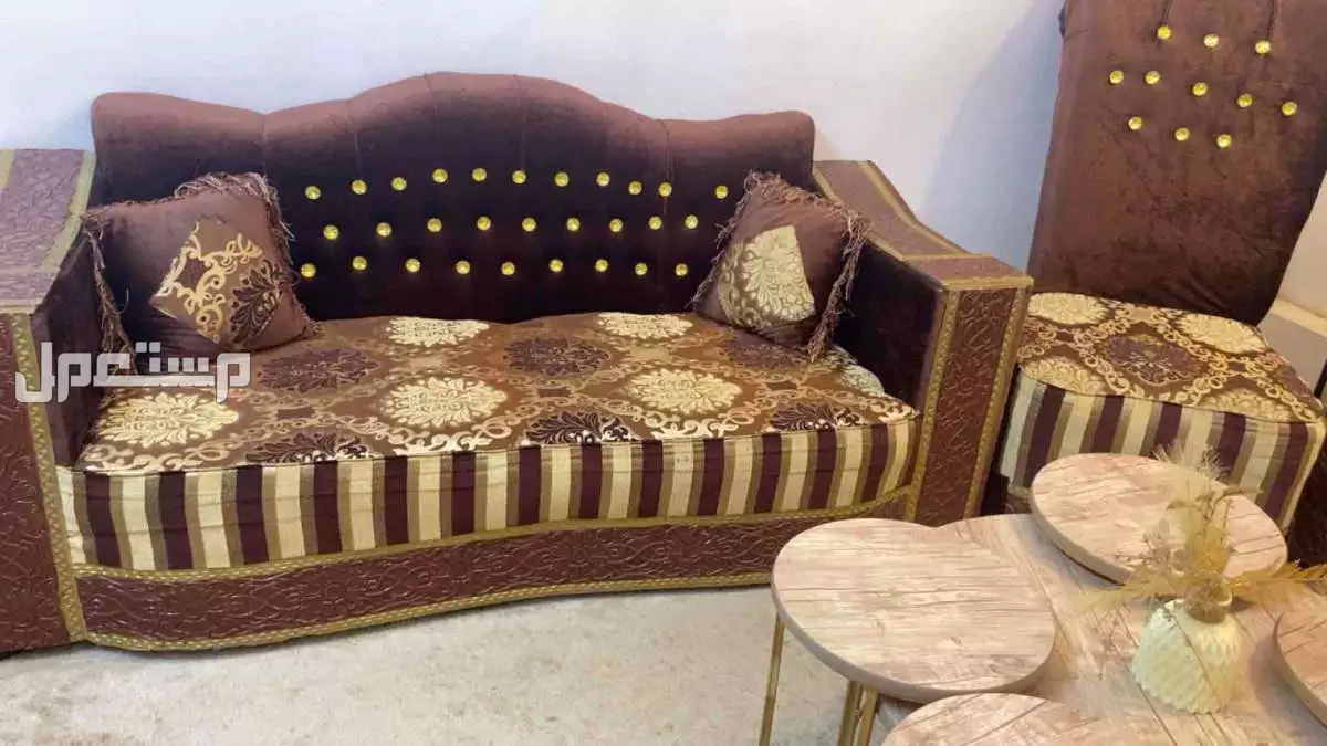 للبيع كنب من 5 قطع بسعر 400 ريال