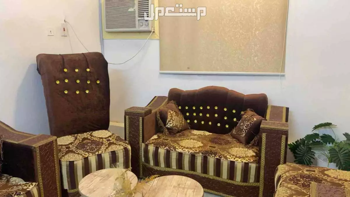 للبيع كنب من 5 قطع بسعر 400 ريال