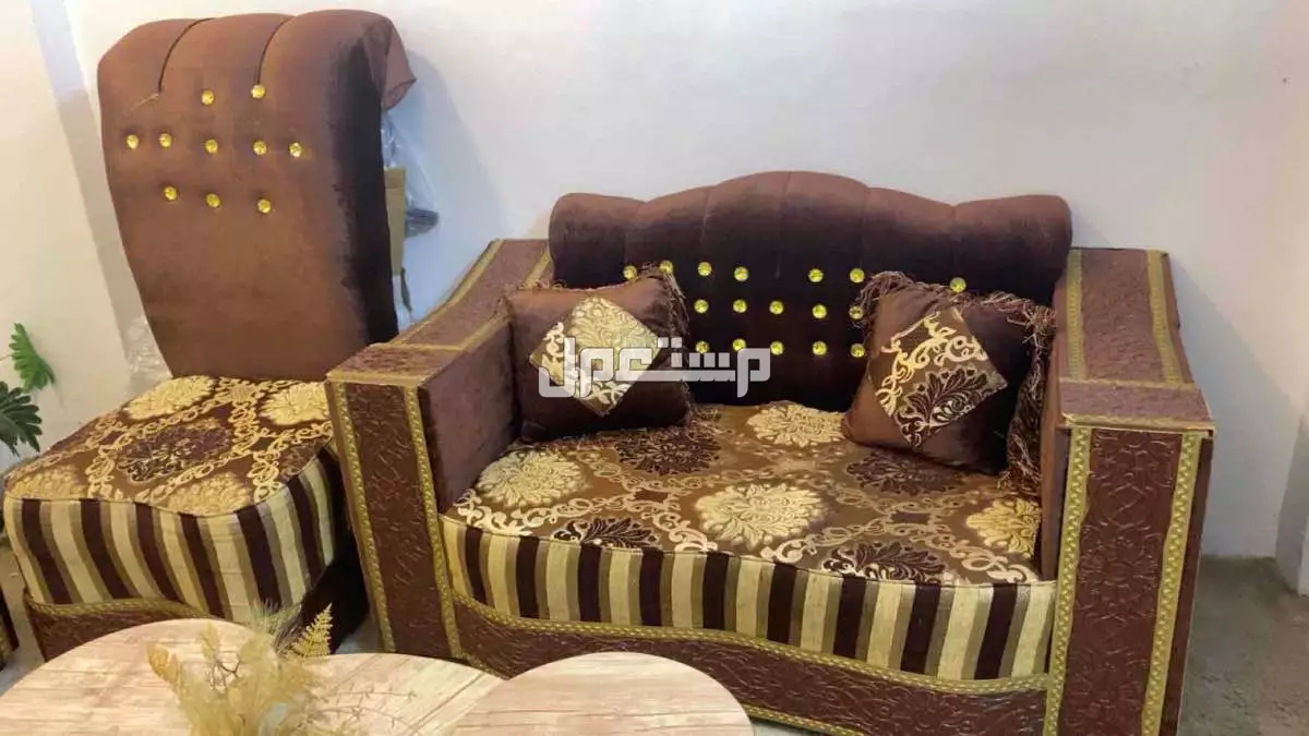 للبيع كنب من 5 قطع بسعر 400 ريال