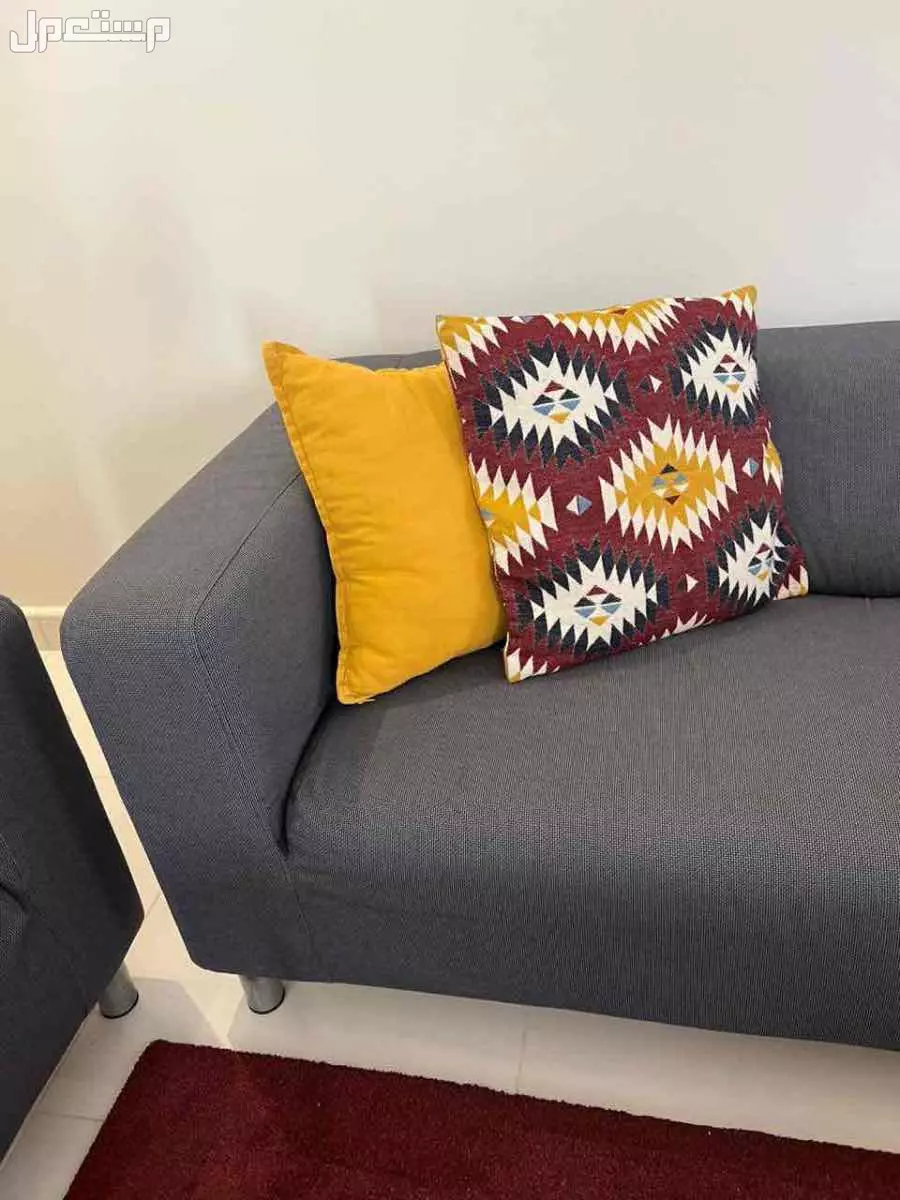 للبيع طقم كنب ايكيا نظيف جدًا في الرياض
