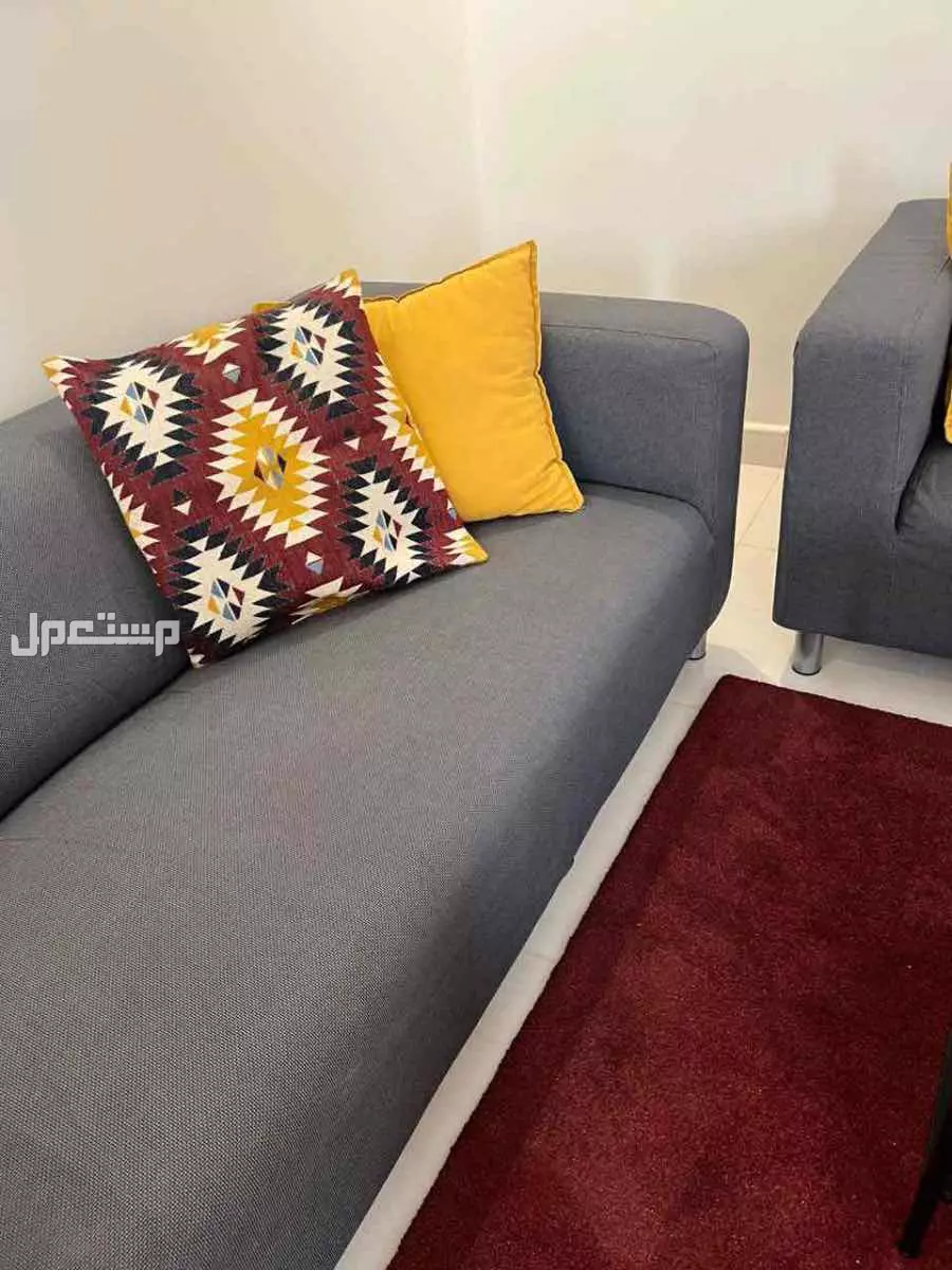 للبيع طقم كنب ايكيا نظيف جدًا في الرياض