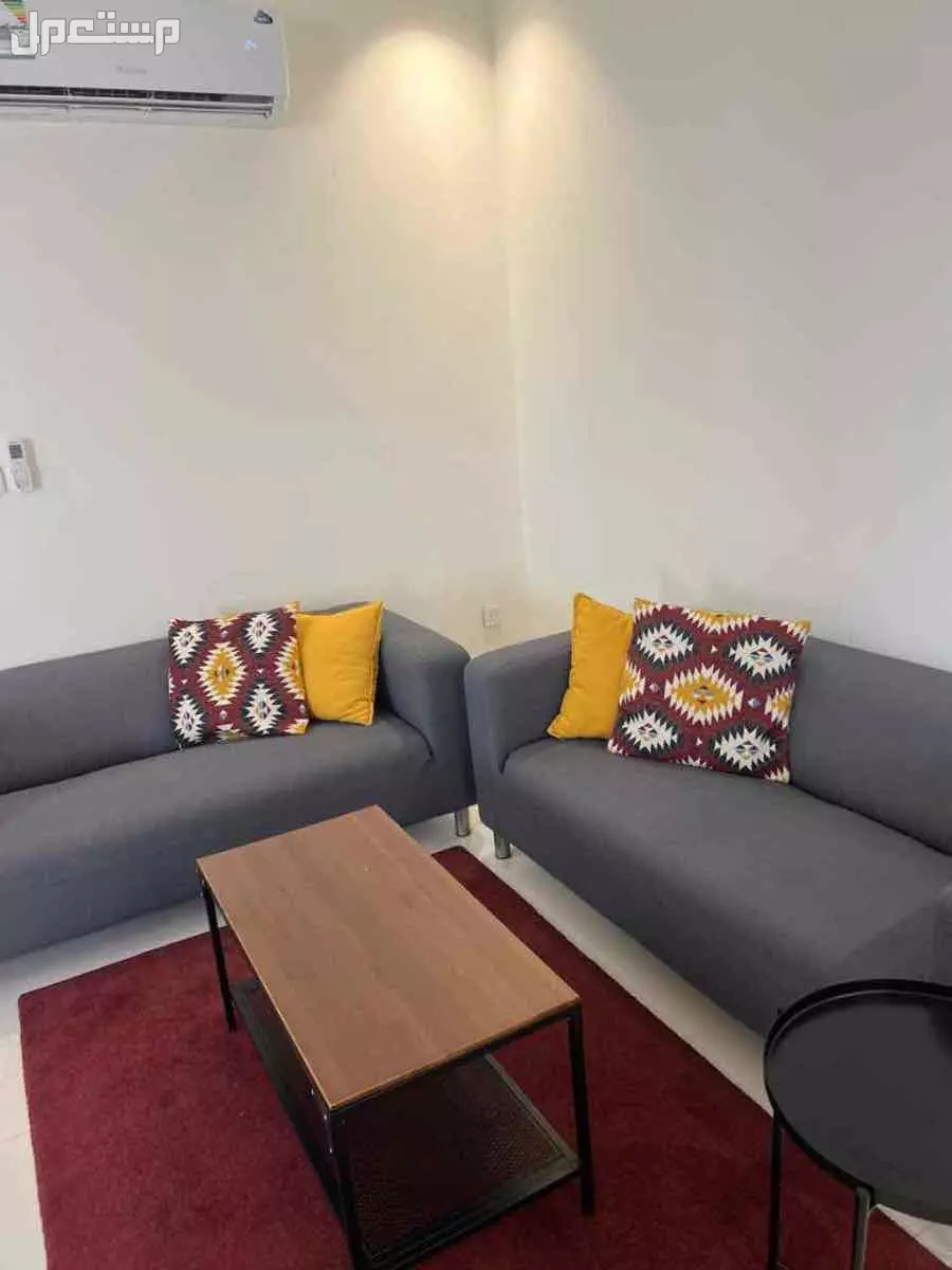 للبيع طقم كنب ايكيا نظيف جدًا في الرياض