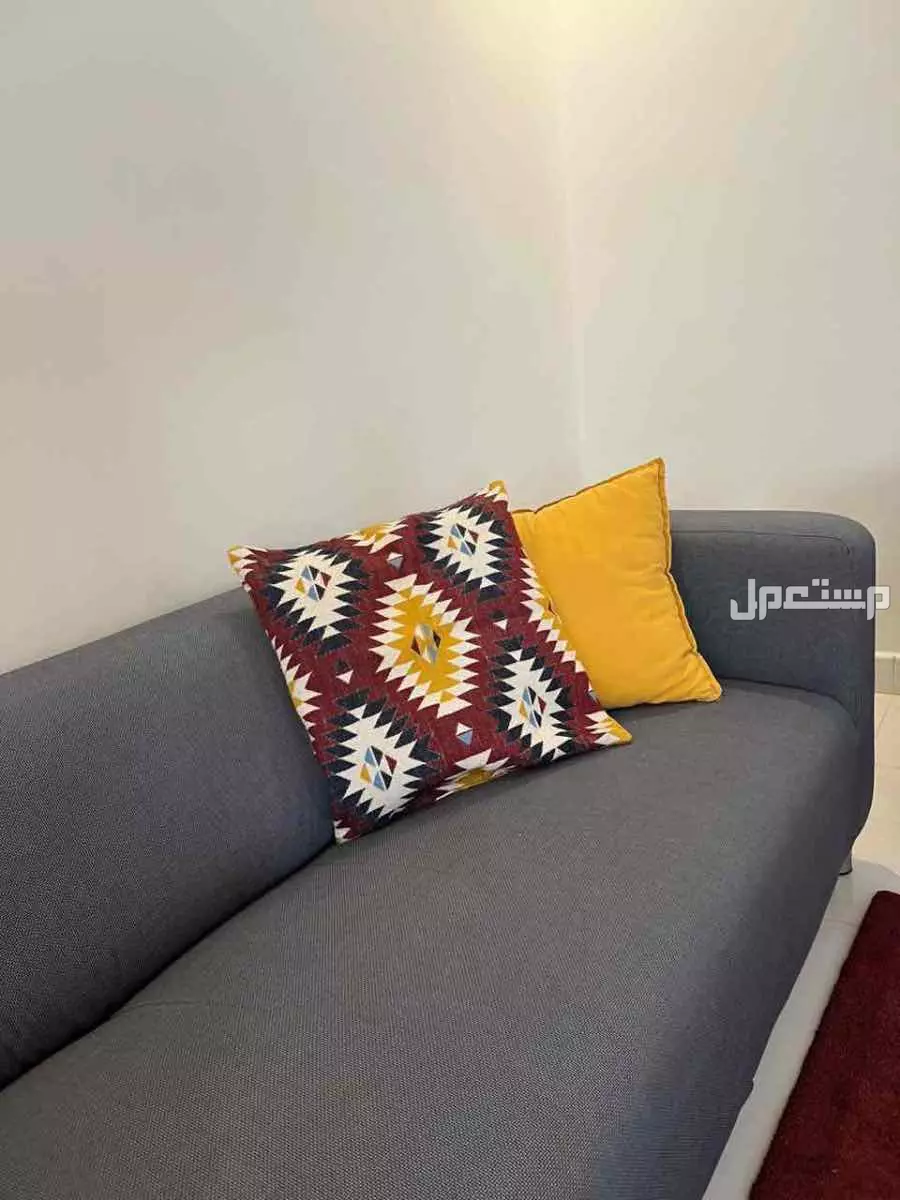 للبيع طقم كنب ايكيا نظيف جدًا في الرياض