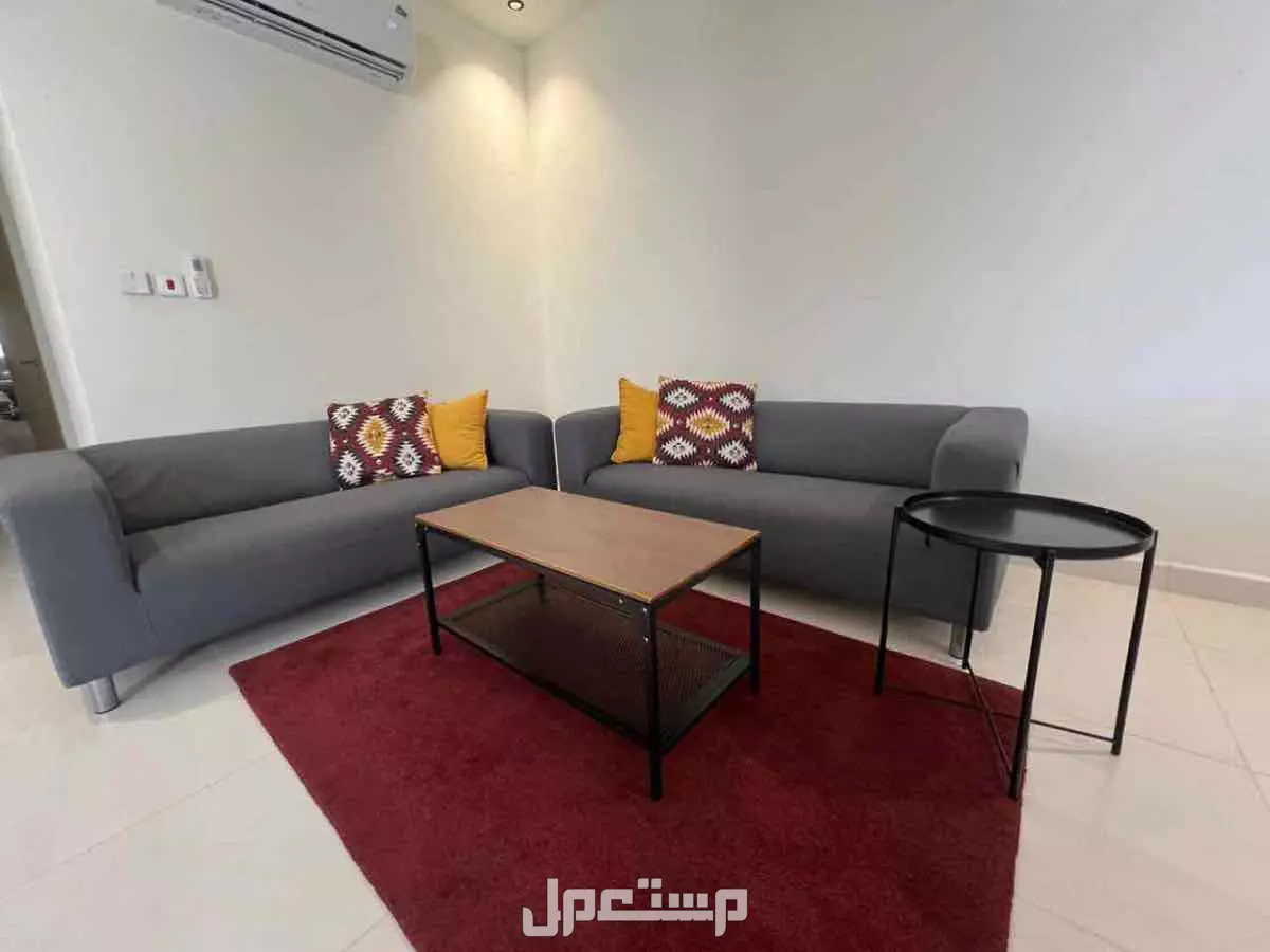 للبيع طقم كنب ايكيا نظيف جدًا في الرياض