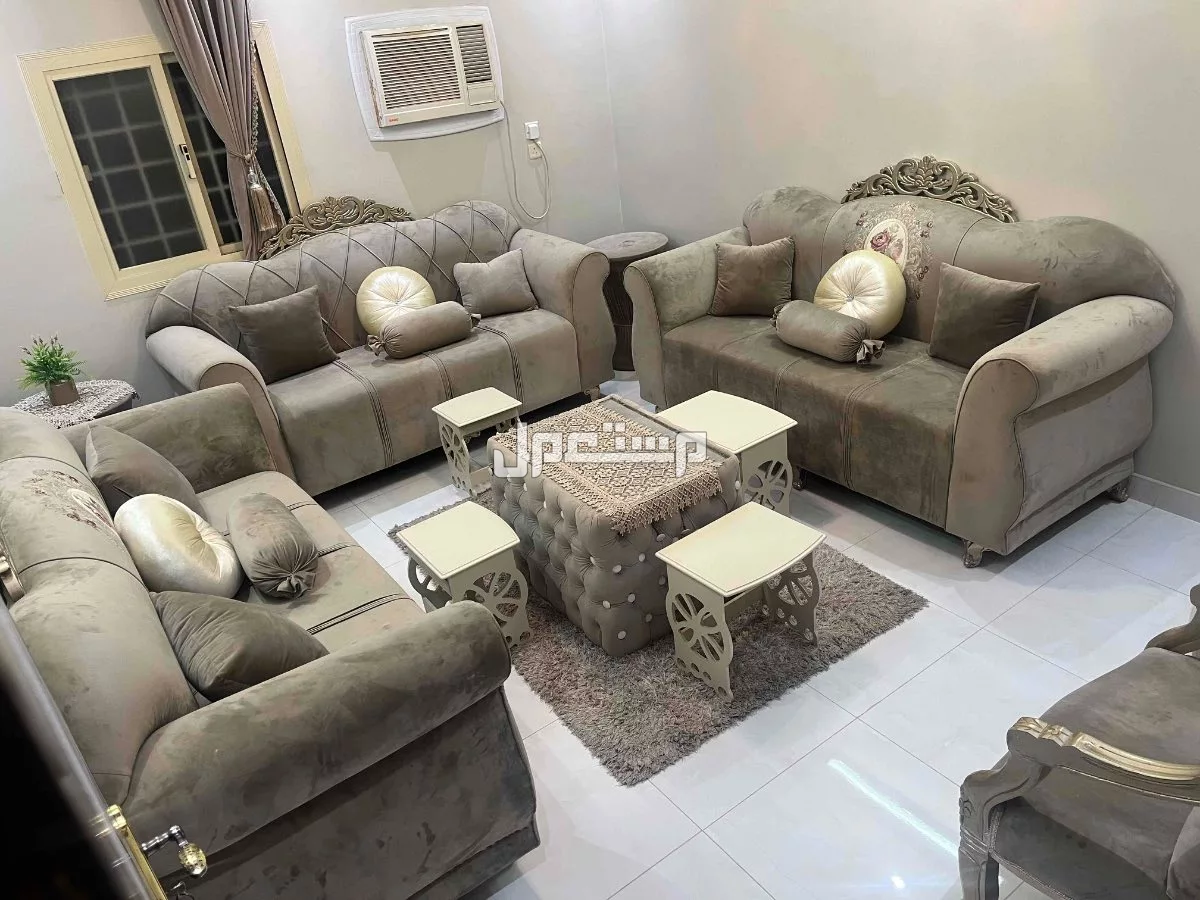 كنب للبيع نظيف بجميع ملحقاته استخدام بسيط السعر 2000 ريال