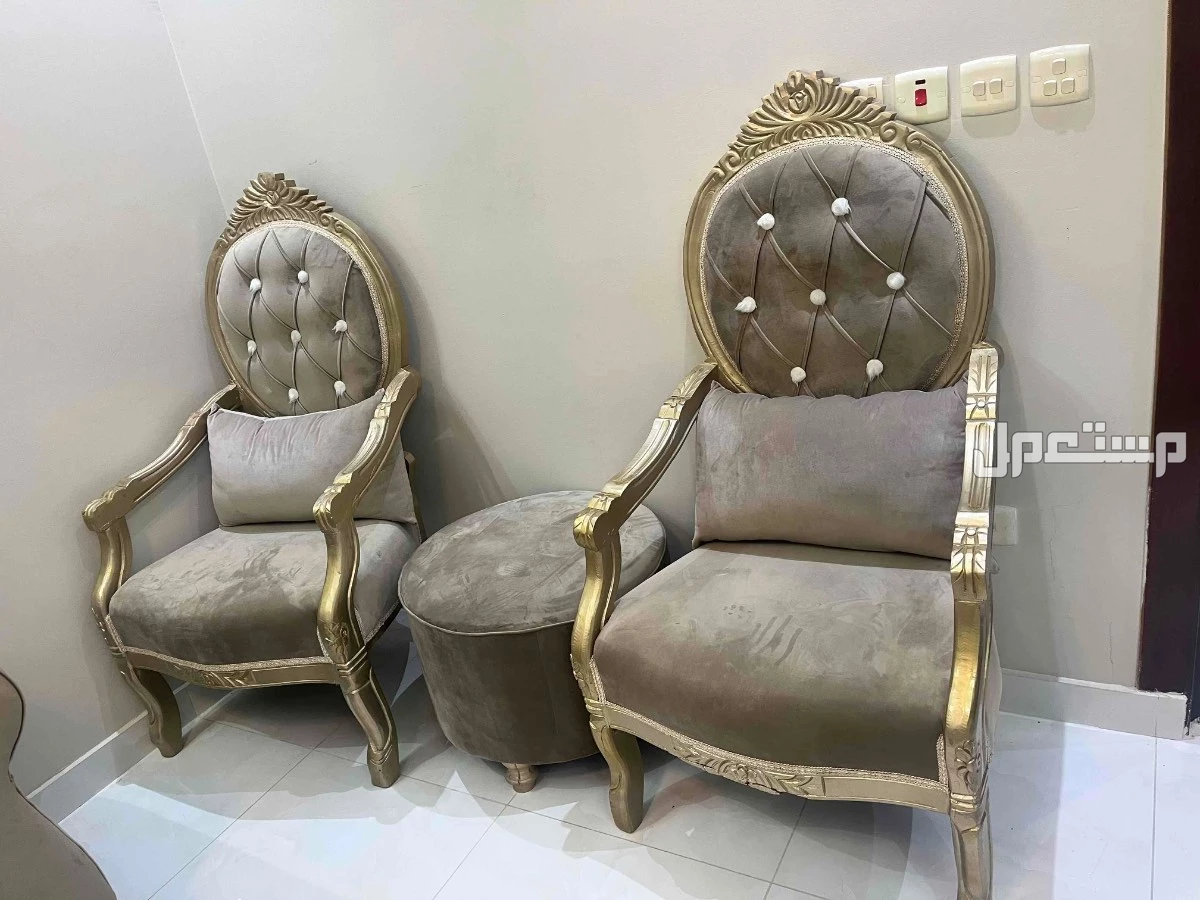 كنب للبيع نظيف بجميع ملحقاته استخدام بسيط السعر 2000 ريال