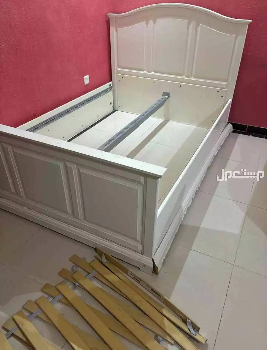 سرير ابيض من ايكيا مستعمل للبيع