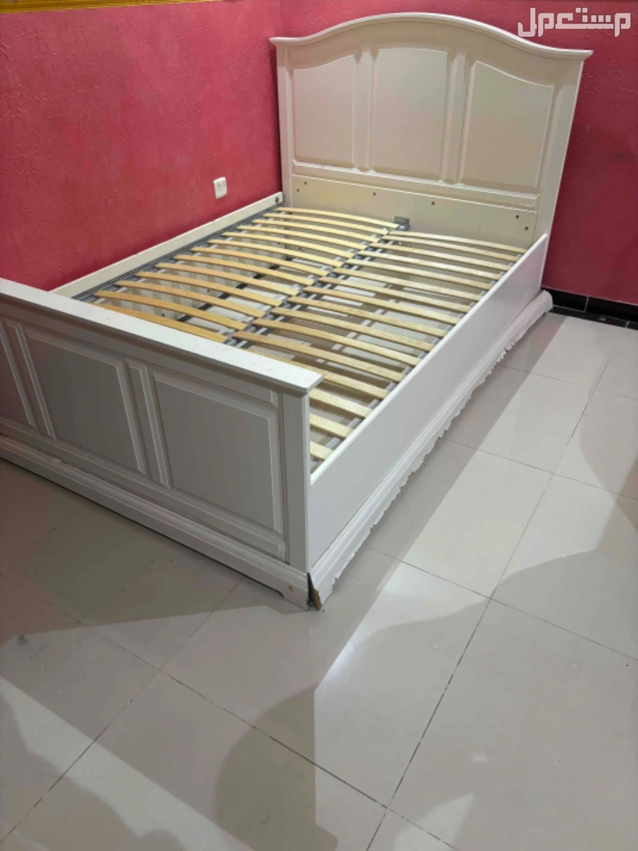 سرير ابيض من ايكيا مستعمل للبيع