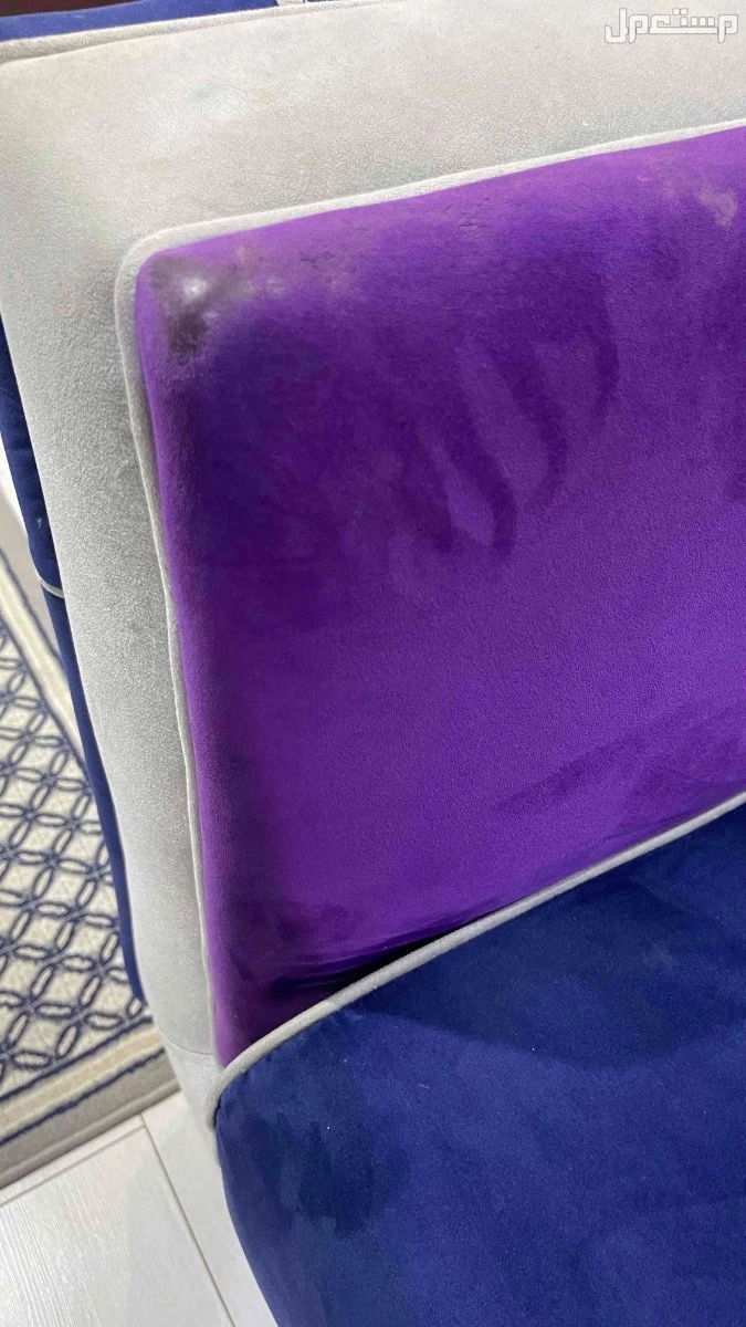 كنب مستعمل  مع طاولات وستارة وتحف