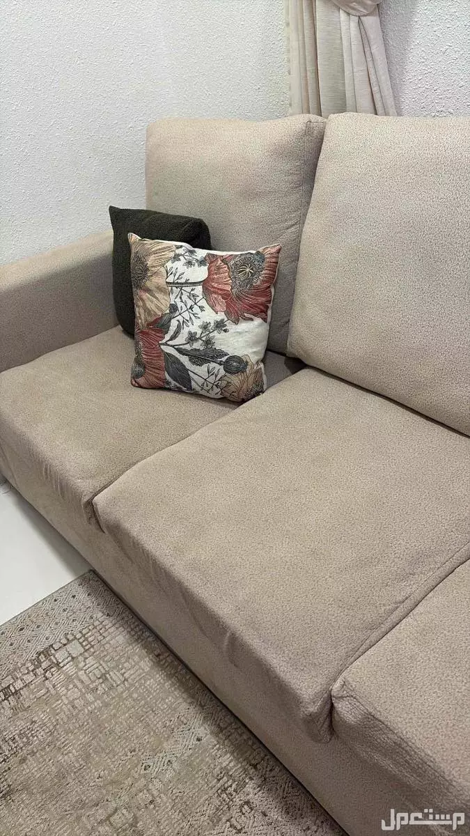 للبيع كنب وفرشه وطاوله بالقصيم