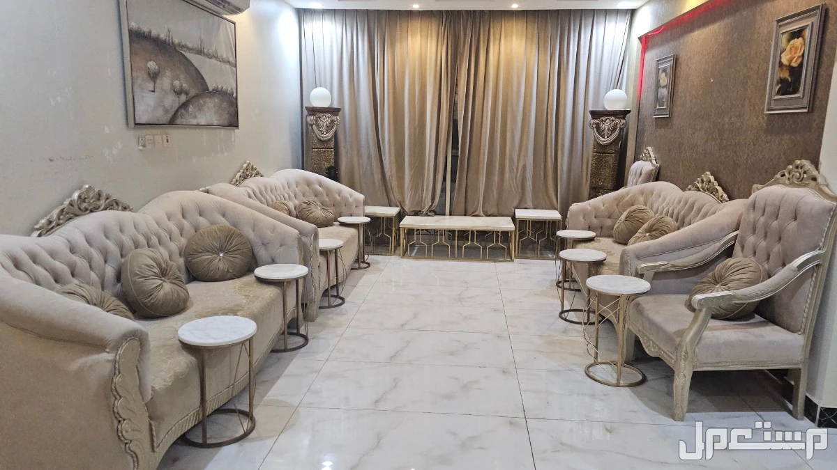 طقمين كنب ملكي للبيع + الستاير + الطاولات + السجاد