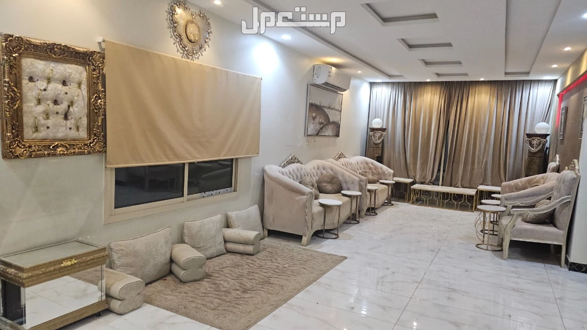 طقمين كنب ملكي للبيع + الستاير + الطاولات + السجاد