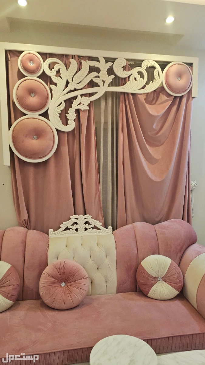 طقمين كنب ملكي للبيع + الستاير + الطاولات + السجاد