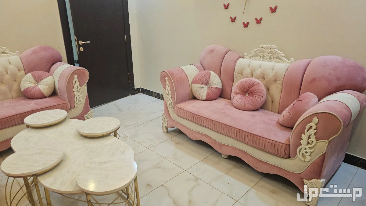 طقمين كنب ملكي للبيع + الستاير + الطاولات + السجاد