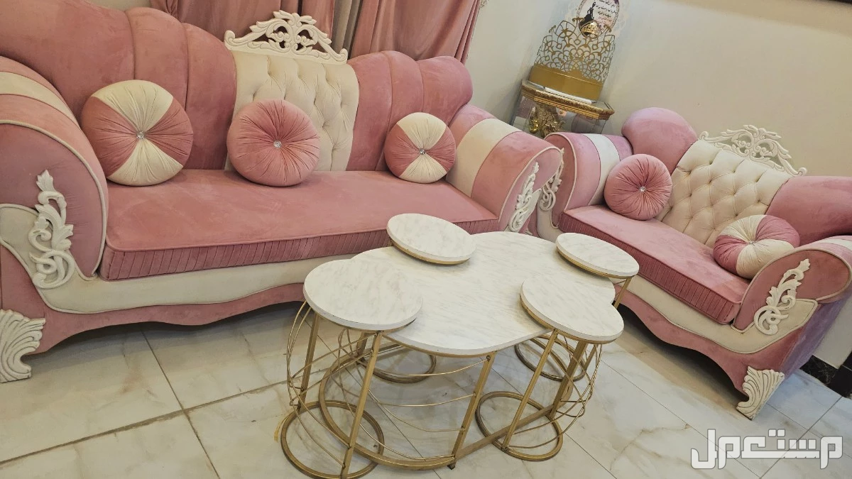 طقمين كنب ملكي للبيع + الستاير + الطاولات + السجاد