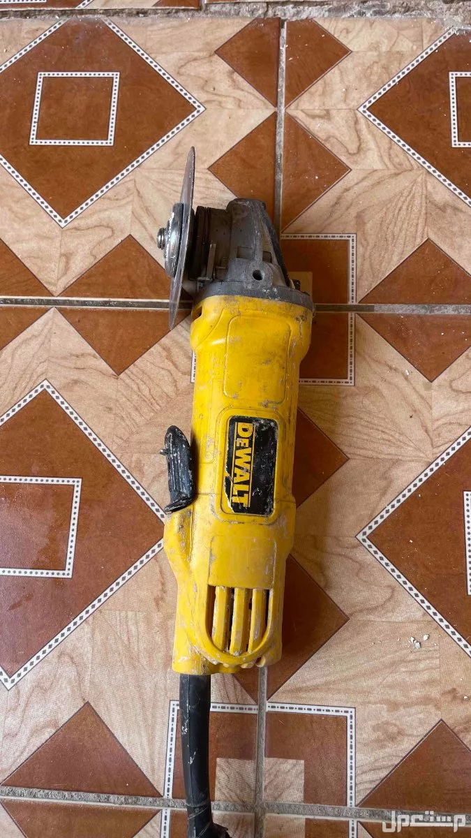 صاروخ DEWALT للبيع شبه جديد وعلى الشرط نظيف