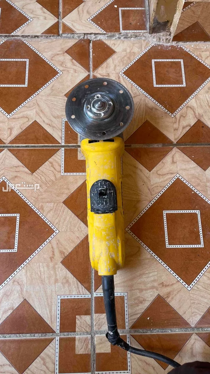 صاروخ DEWALT للبيع شبه جديد وعلى الشرط نظيف