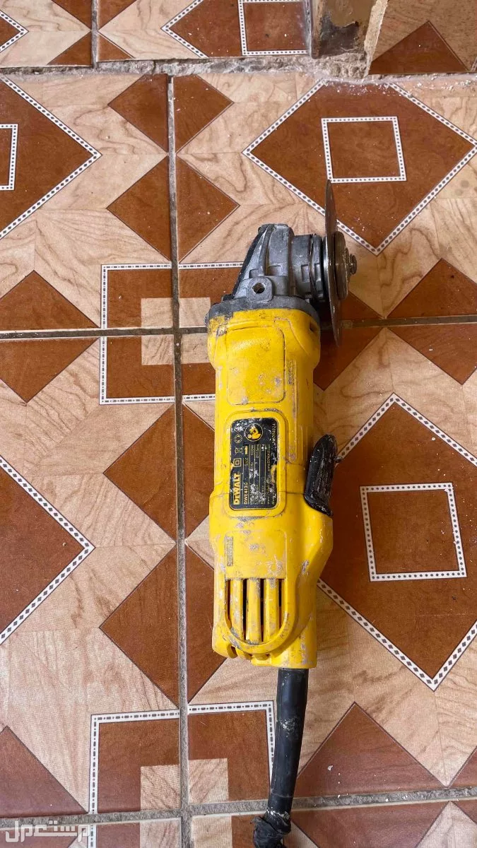 صاروخ DEWALT للبيع شبه جديد وعلى الشرط نظيف