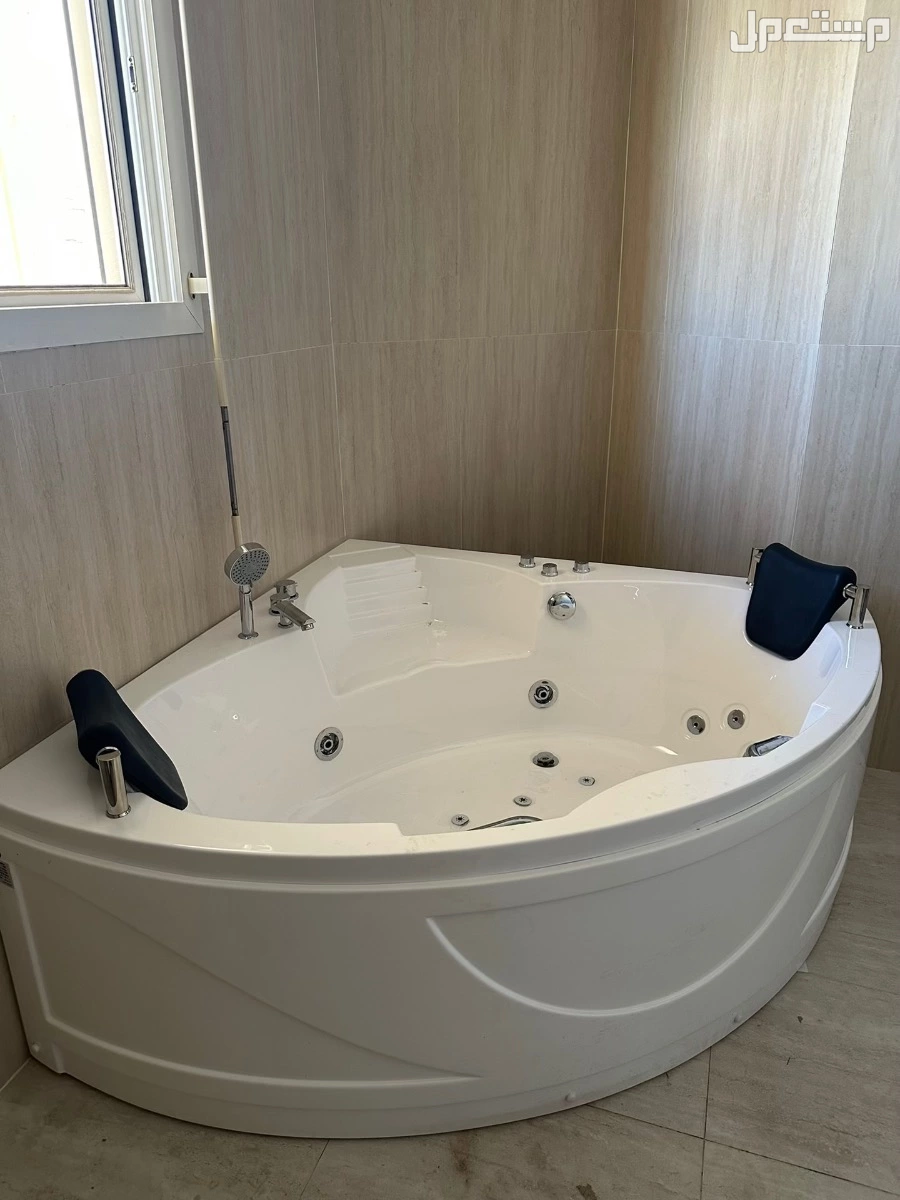بيع جاكوزي جديد بسعر 3000 ريال في الرياض حي الحمراء جديد لم يستعمل ابدا