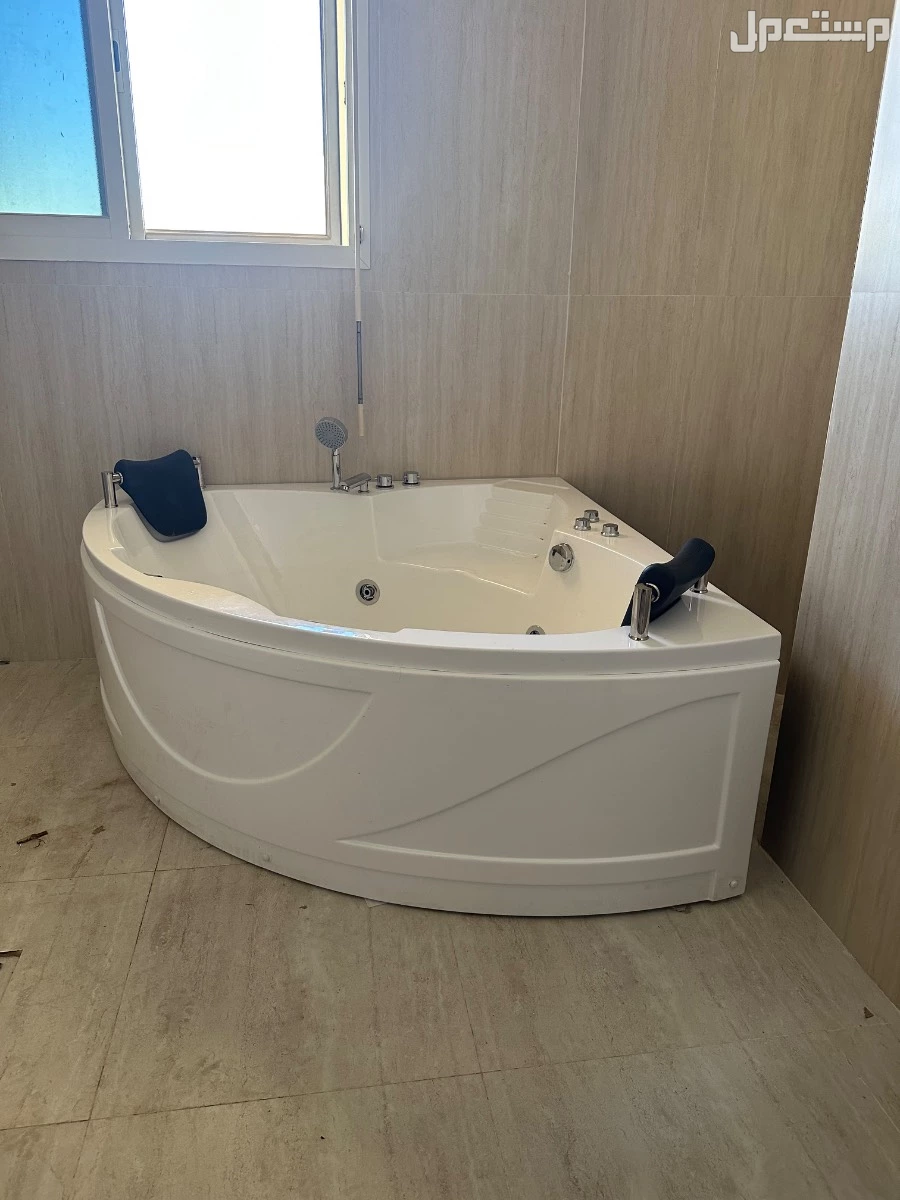 بيع جاكوزي جديد بسعر 3000 ريال في الرياض حي الحمراء جديد لم يستعمل ابدا