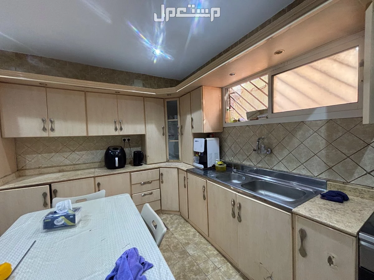 مطبخ للبيع بحي النظيم بالرياض 700