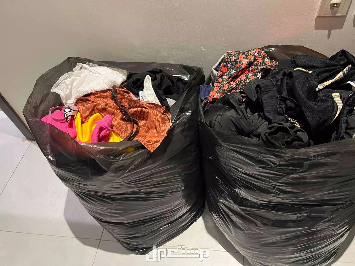 ملابس مستخدمه وجديده للبيع الملابس كلها من شي ان في جدة بسعر 500 ريال سعودي
