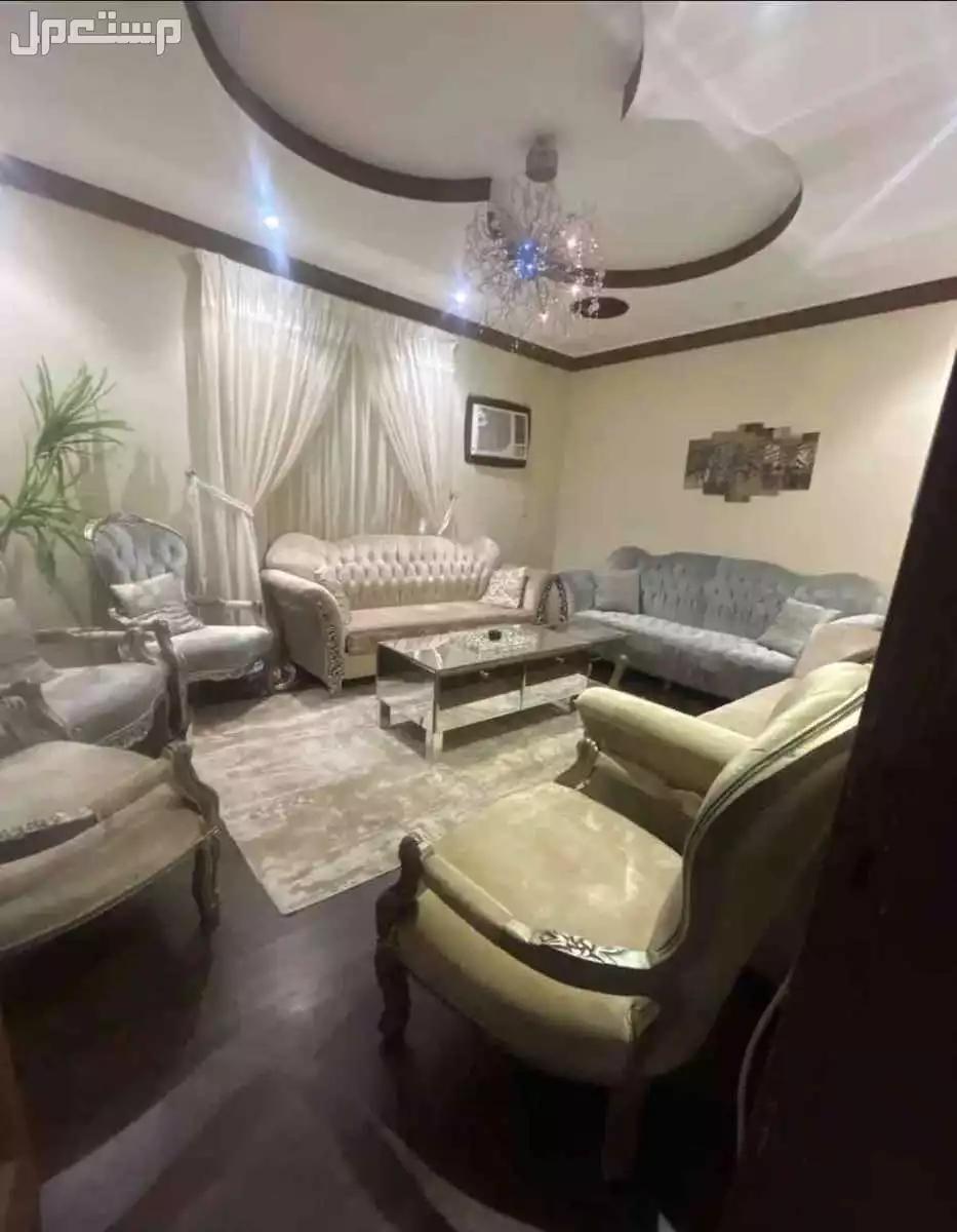 للبيع كنب فخم يتكون  في جده ب2000 في جدة بسعر ألفين ريال سعودي