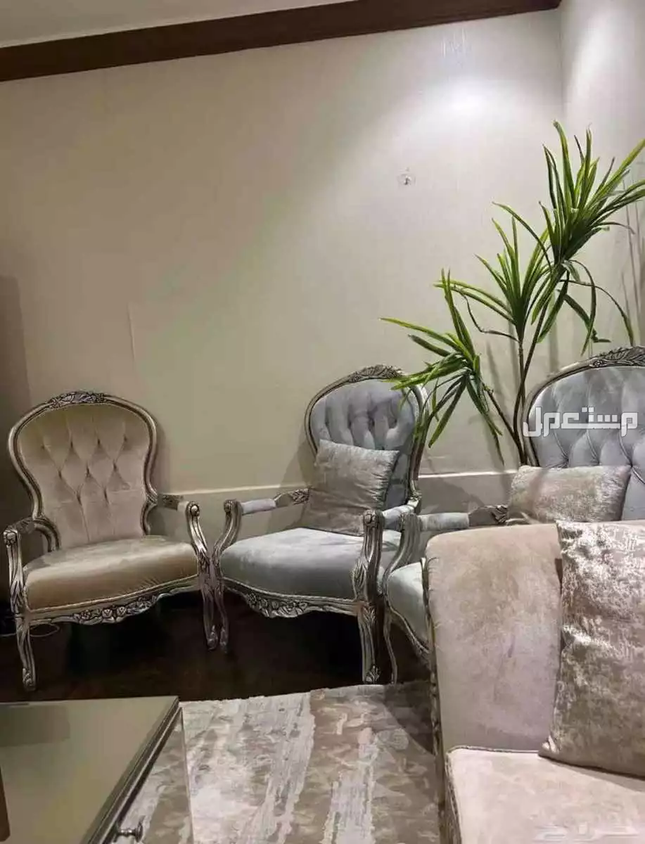 للبيع كنب فخم يتكون  في جده ب2000 في جدة بسعر ألفين ريال سعودي