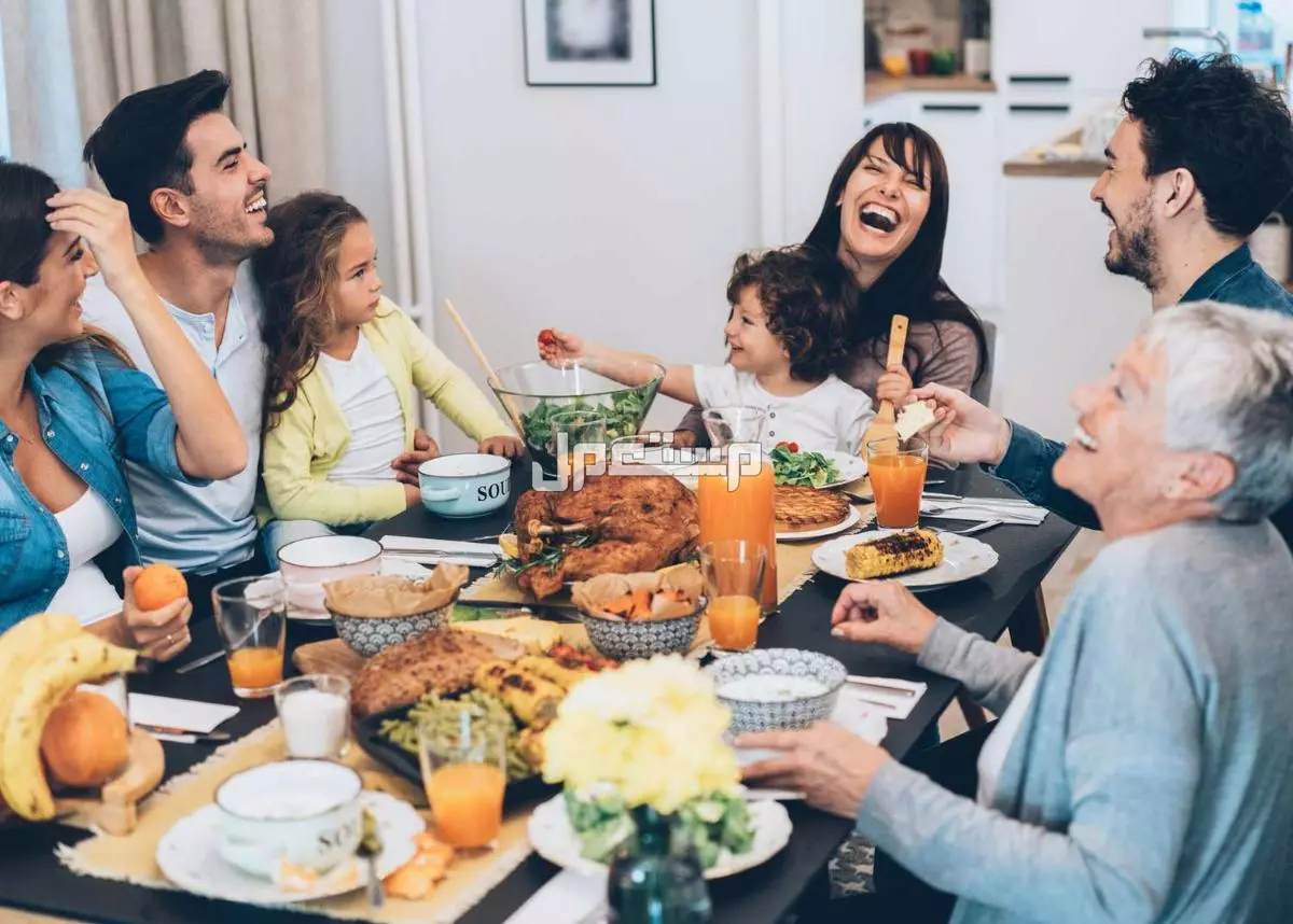 عيد الشكر 2025.. القصة الكاملة وراء الاحتفال وأجمل عبارات التهنئة تزيين طاولة عيد الشكر