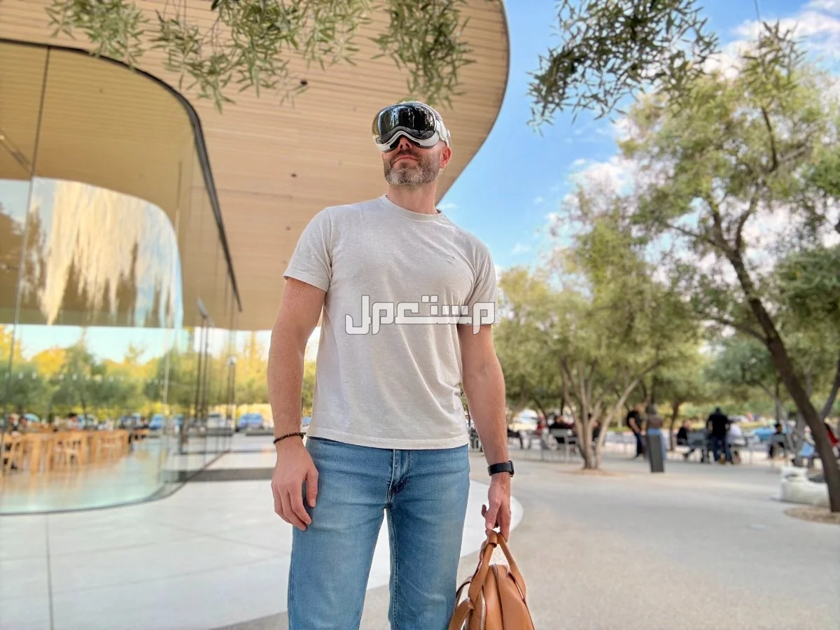 مقارنة بين سامسونج Galaxy XR وابل Vision Pro.. من الأفضل؟ Vision Pro