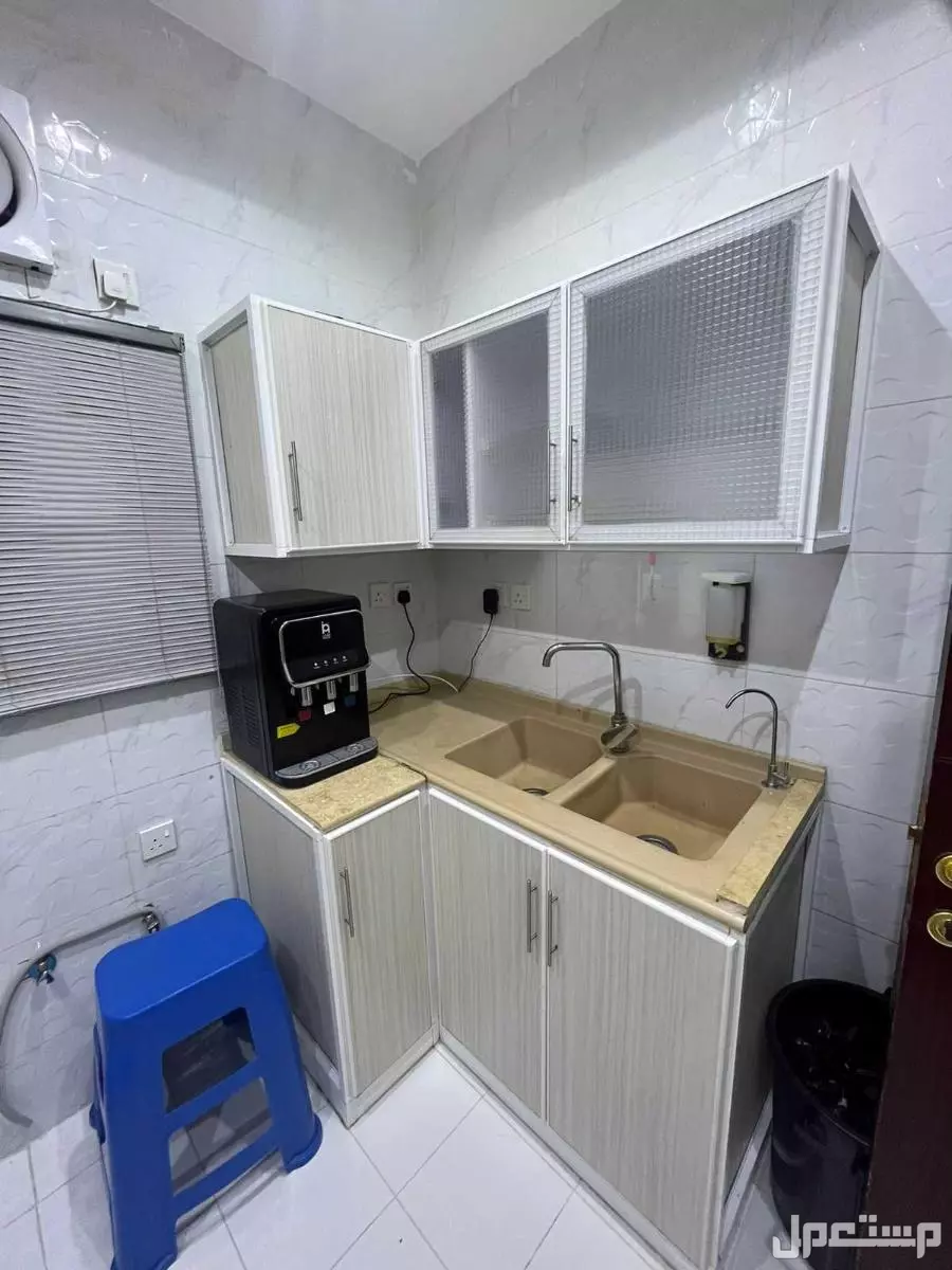 للبيع دولاب مطبخ في جده مستعمل نظيف المقاس اربعه متر تقريبا او خمس