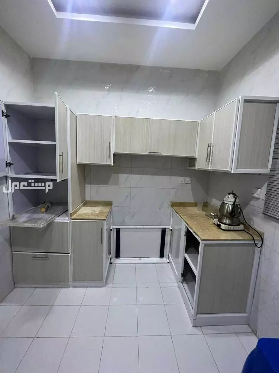 للبيع دولاب مطبخ في جده مستعمل نظيف المقاس اربعه متر تقريبا او خمس