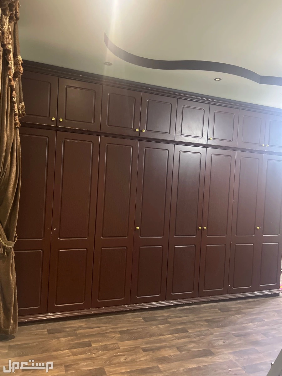 دولاب خشب ثمان درف مع خزائن  في الطائف بسعر 500 ريال سعودي دولاب خشب ثمان درف وخزائن نوعيته ثقيله