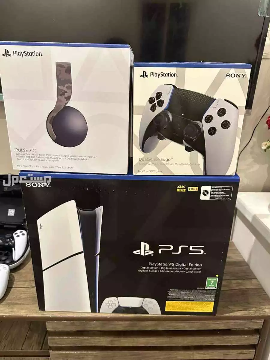 بلاستيشن 5 ويد احترافيه وسماعه مع ملحقات جديد في خميس مشيط