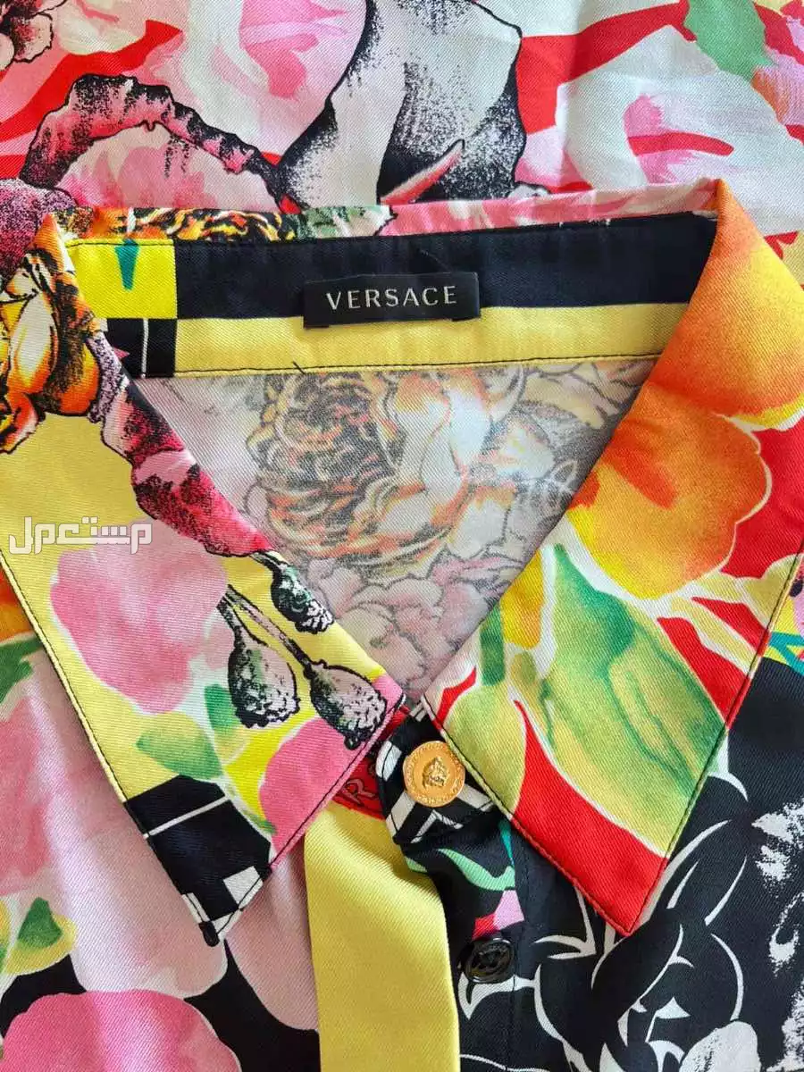 فيرساتشي قميص حريري مزهر في جدة بسعر 2800 ريال سعودي