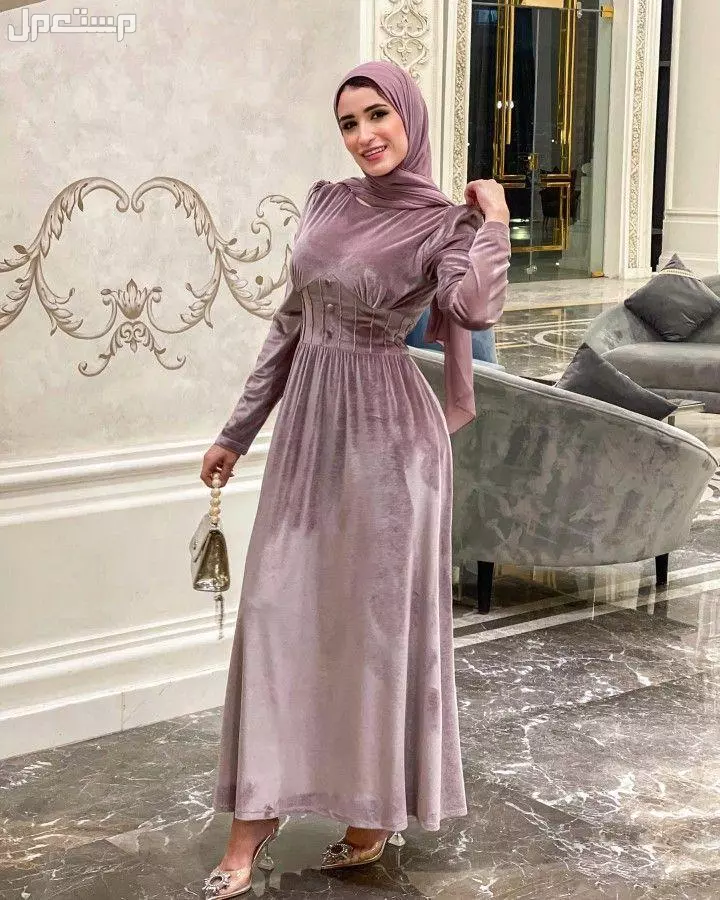 أجمل فساتين الشتاء 2026 التي يجب اقتناؤها.. اكتشفي موضة الموسم بالصور فساتين سهرة شتوية للمحجبات