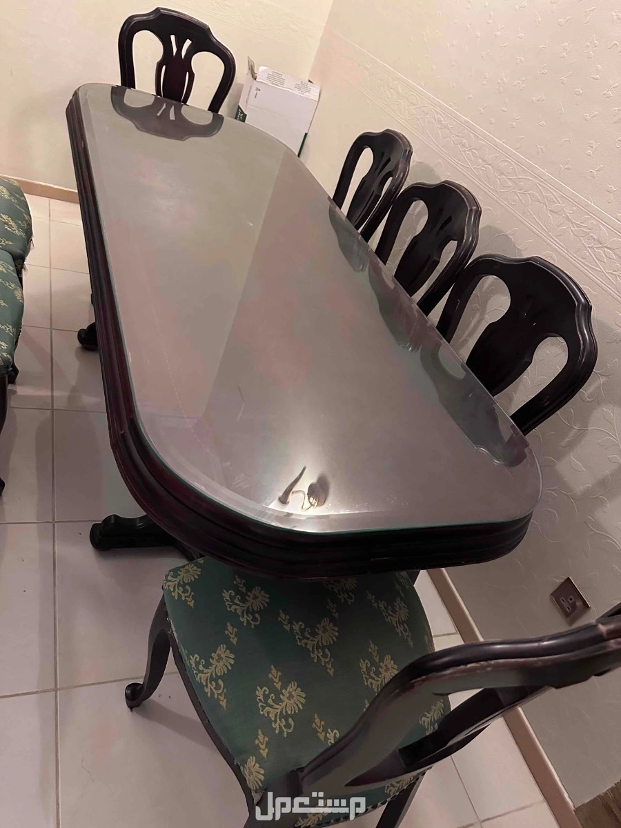 للبيع طاولة طعام 8 كراسي خشب في جدة ب 1500 ريال