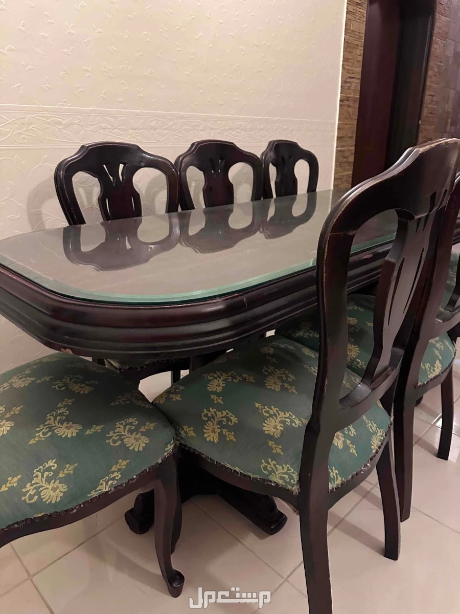 للبيع طاولة طعام 8 كراسي خشب في جدة ب 1500 ريال