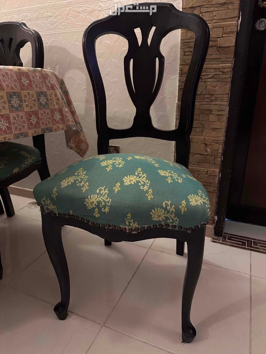 للبيع طاولة طعام 8 كراسي خشب في جدة ب 1500 ريال