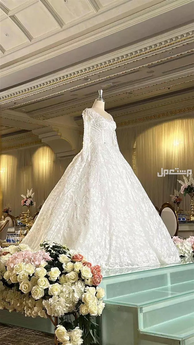 فستان فرح  في المدينة المنورة بسعر 4 آلاف ريال سعودي