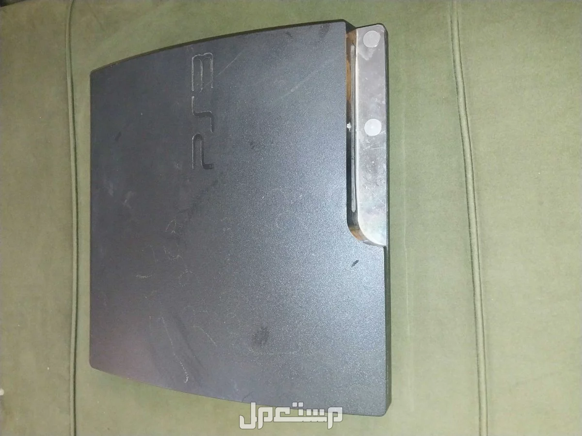 🎮 سوني 3 للبيع 🔥 النظام: PlayStation 3 الحالة: نظيف جداً وشغال بدون أي مشاكل ✅ 📀 يحتوي على أكثر من 80 لعبة متنوعة (كرة، سيارات، مغامرات، حرب، وغيرها) يد أصلية مرفقة مع الجهاز الحد 200