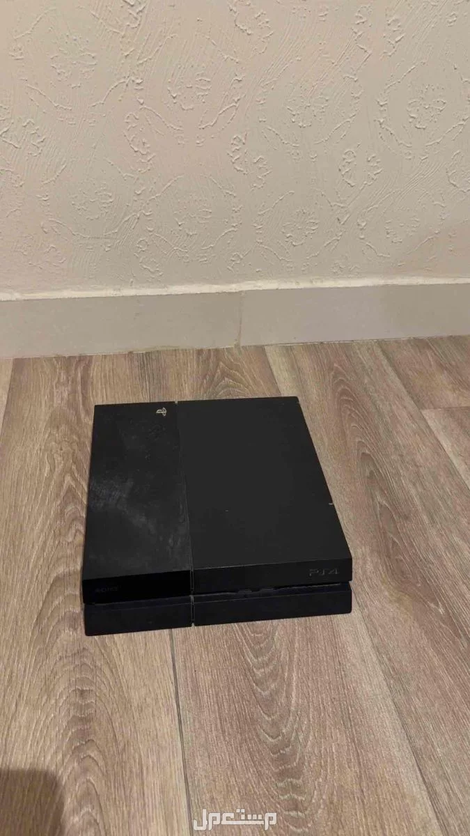 سوني 4 مستعمل بدون يد  بسعر 400 وقابل ‏التفاوض  ي ‏يا ‏مرحبا بالجميع