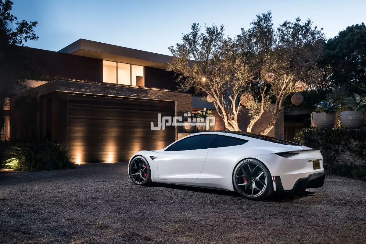 أول سيارة طائرة من تسلا 2026.. كل ما نعرفه حتى الآن ماذا قال ايلون ماسك عن رودستر الطائرة؟