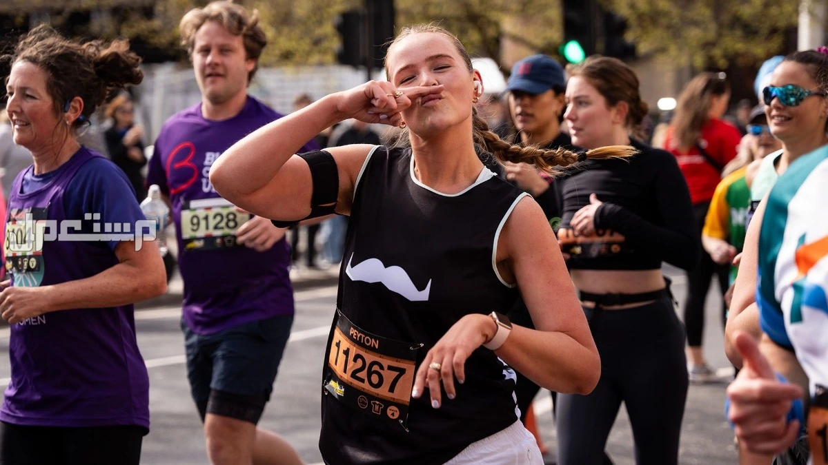 لماذا يطلق الرجال شواربهم في نوفمبر؟ قصة حملة موفمبر 2025 حملة movember