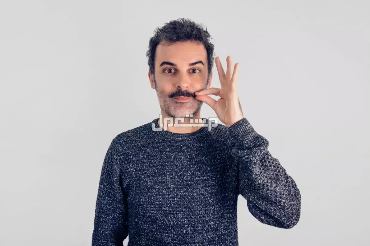 لماذا يطلق الرجال شواربهم في نوفمبر؟ قصة حملة موفمبر 2025 قصة موفمبر